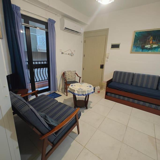 Apartment Charming Steps From The Sea